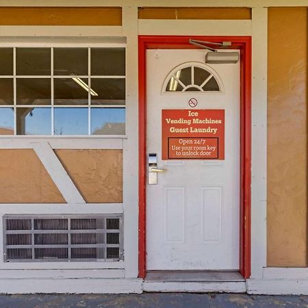 Econo Lodge Pryor Creek Екстериор снимка