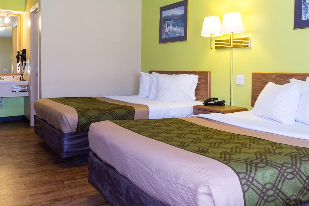 Econo Lodge Pryor Creek Екстериор снимка