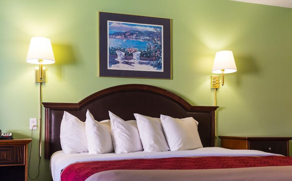 Econo Lodge Pryor Creek Екстериор снимка