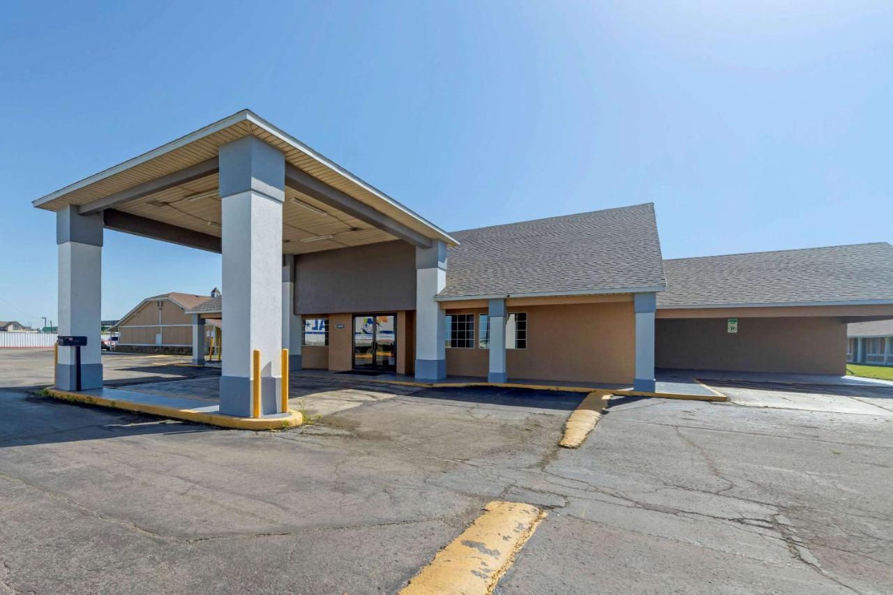 Econo Lodge Pryor Creek Екстериор снимка