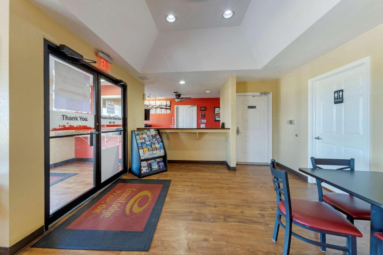 Econo Lodge Pryor Creek Екстериор снимка