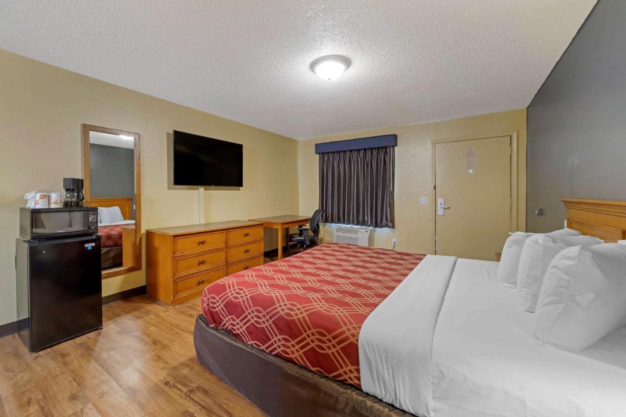 Econo Lodge Pryor Creek Екстериор снимка