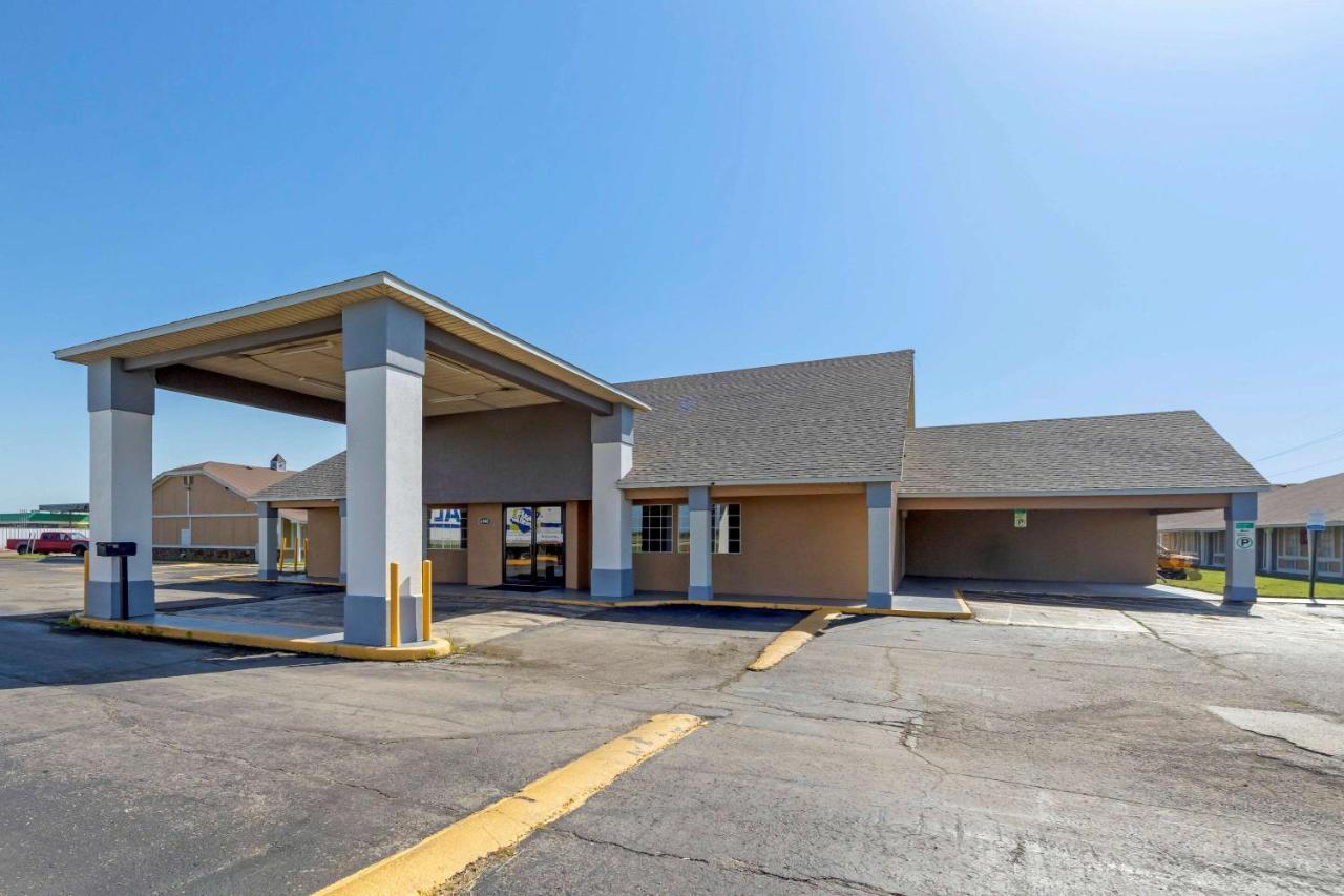 Econo Lodge Pryor Creek Екстериор снимка