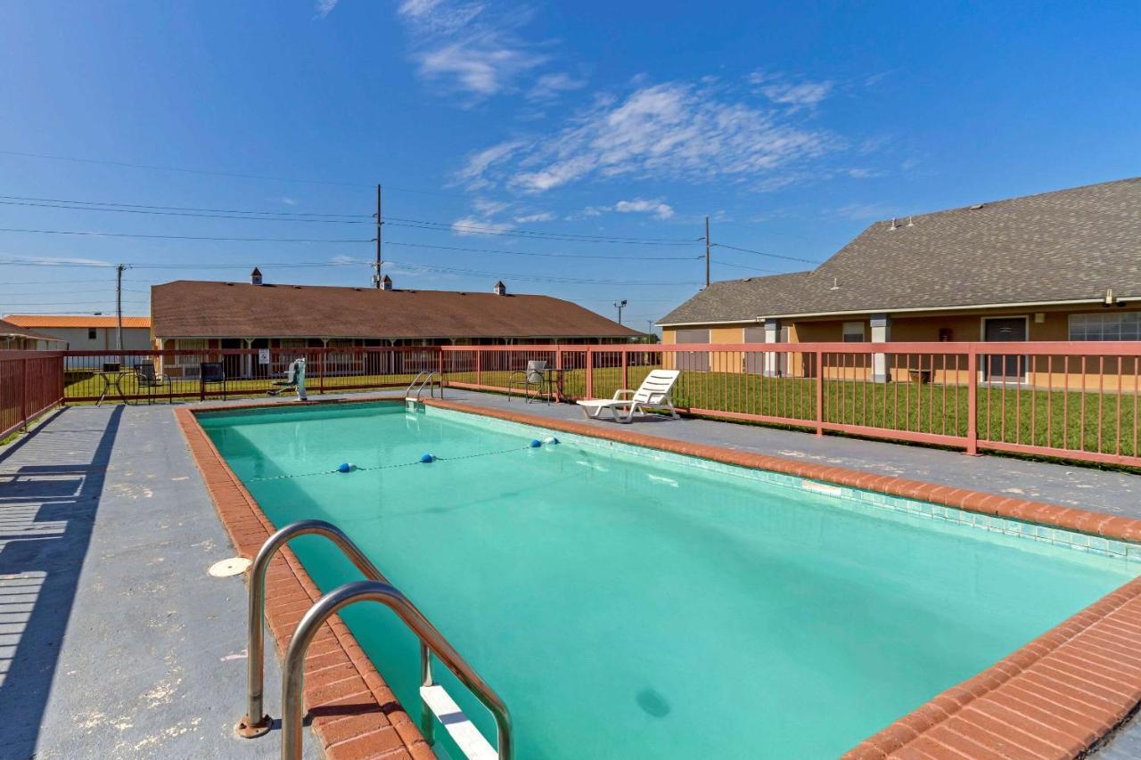 Econo Lodge Pryor Creek Екстериор снимка