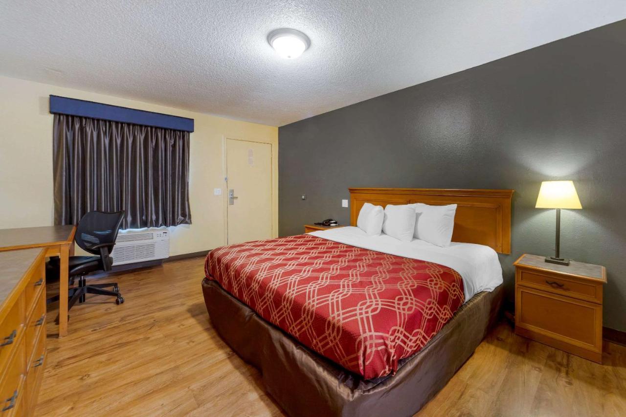 Econo Lodge Pryor Creek Екстериор снимка
