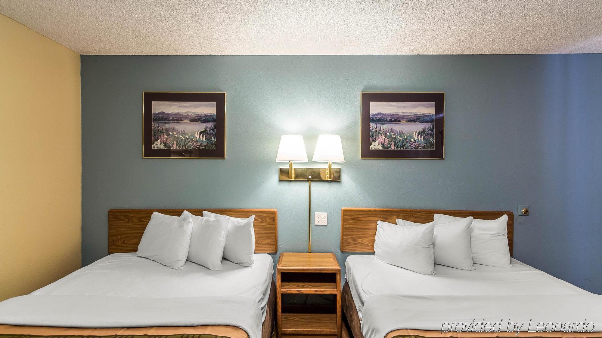 Econo Lodge Pryor Creek Екстериор снимка