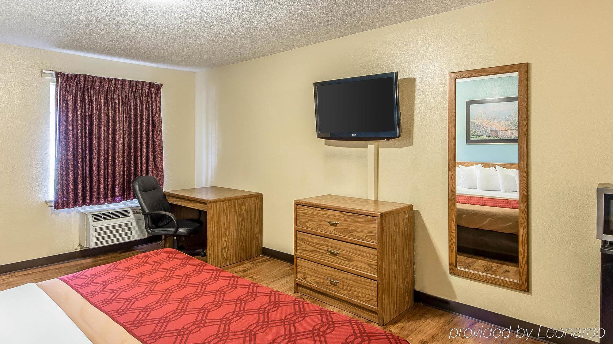 Econo Lodge Pryor Creek Екстериор снимка