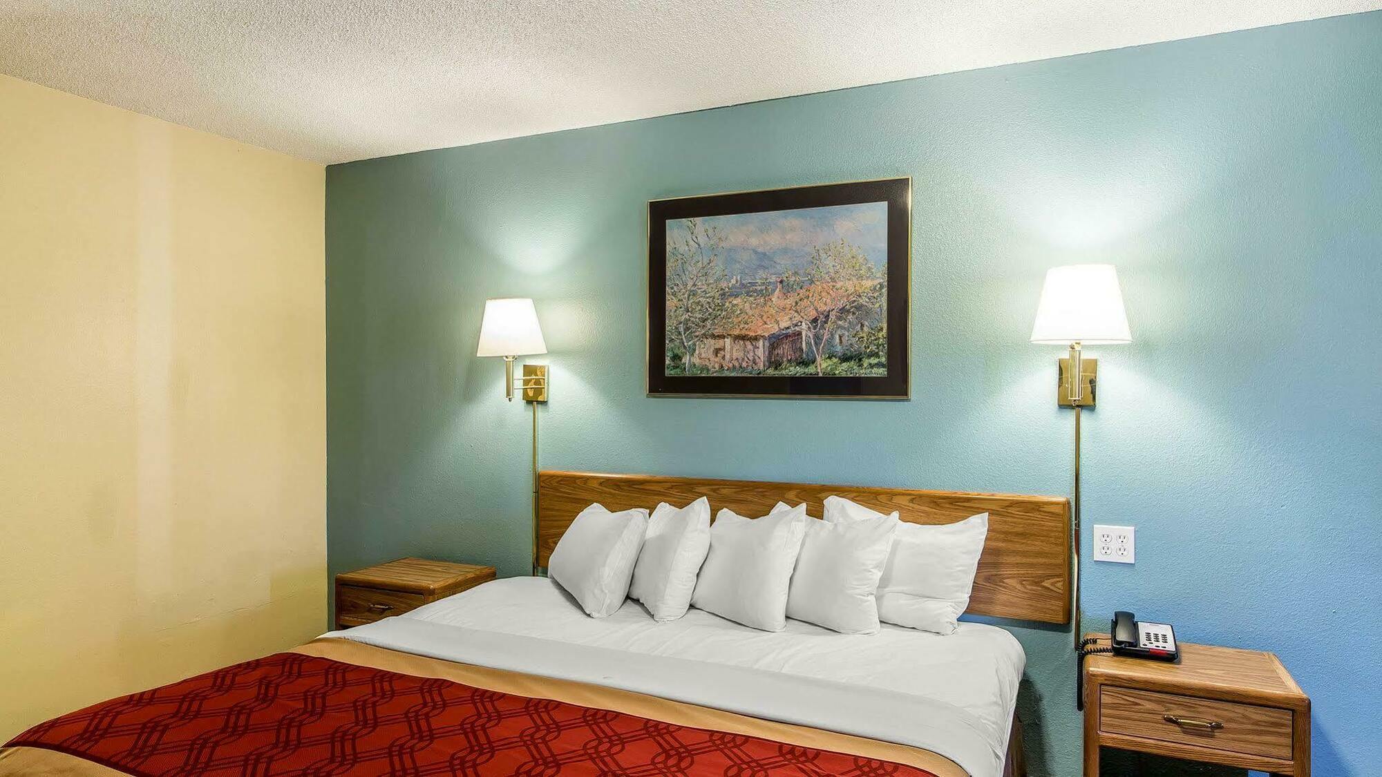 Econo Lodge Pryor Creek Екстериор снимка