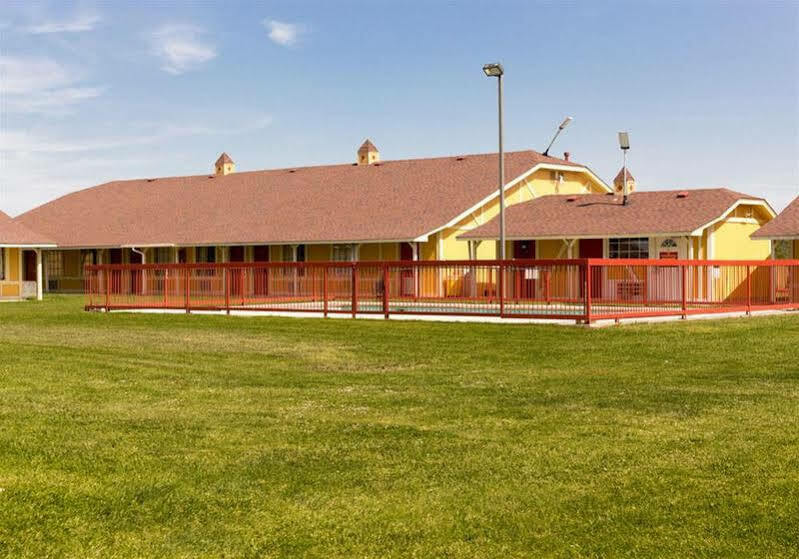 Econo Lodge Pryor Creek Екстериор снимка