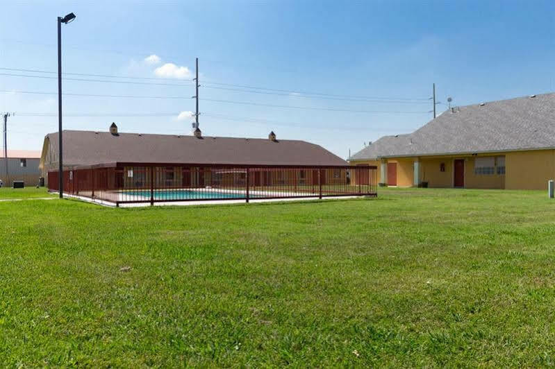 Econo Lodge Pryor Creek Екстериор снимка
