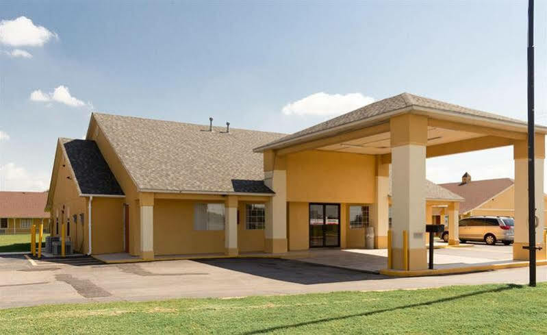 Econo Lodge Pryor Creek Екстериор снимка