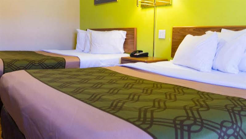 Econo Lodge Pryor Creek Екстериор снимка